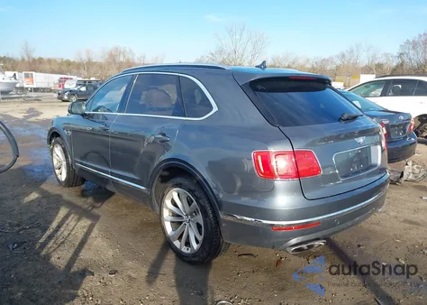 2017 Bentley Bentayga W12/W12 First Edition z USA, uszkodzony, nr VIN SJAAC2ZV0HC015910